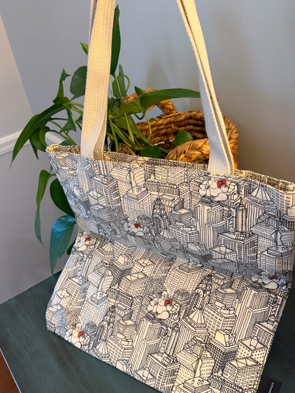 The Studio Strand “Urban Jungle” tote bag with city skyline graphic - Picture 2 of 9